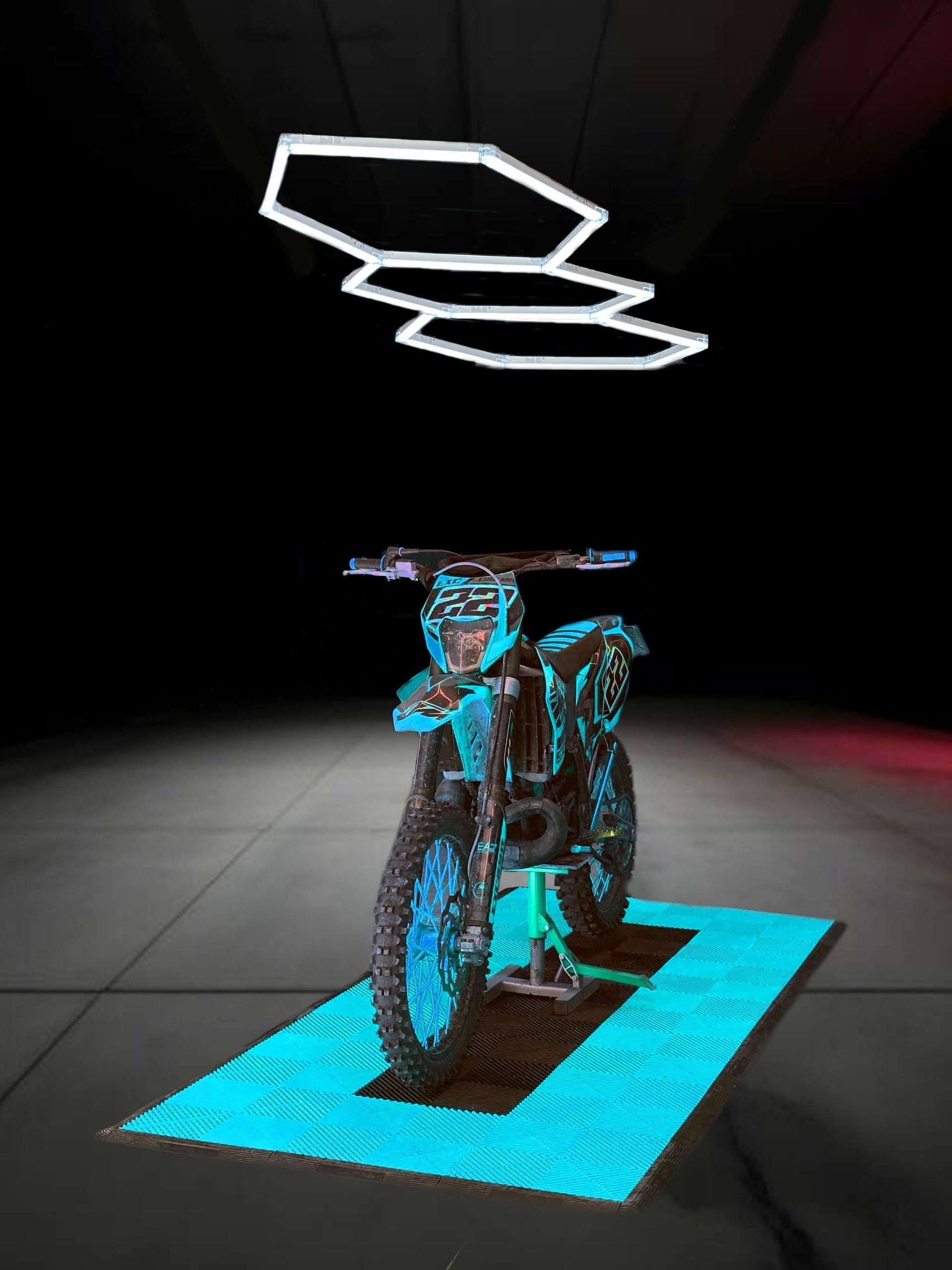 POSTAZIONE MOTO PAVIMENTAZIONE E LED NIDO D'APE AZZURRO GHIACCIO